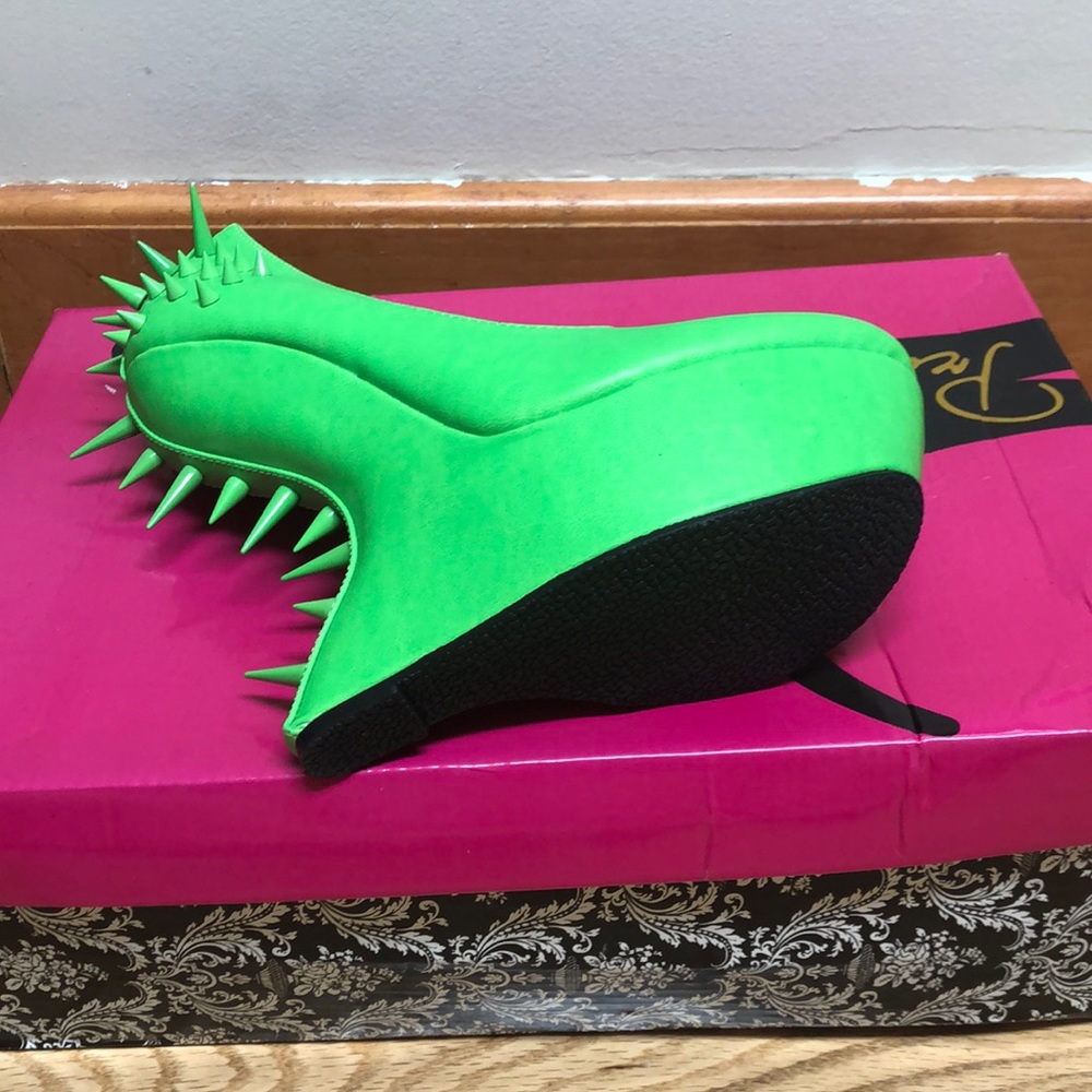 Privileged Green Spiked Wedges - Picture 4 of 7